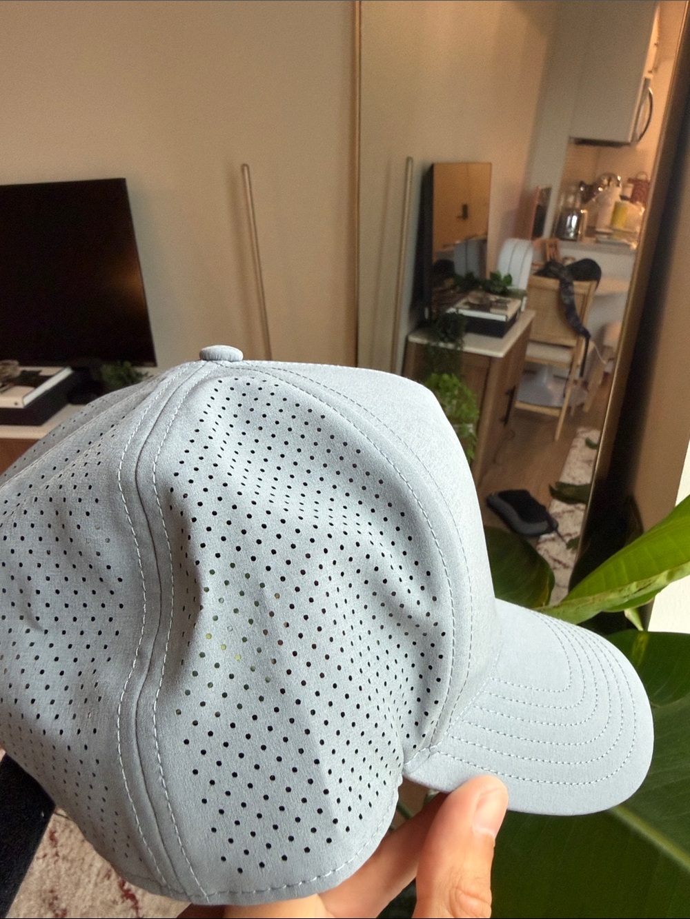 ALO Yoga Men's Pale Gray Logo Baseball Cap - Picture 2 of 7